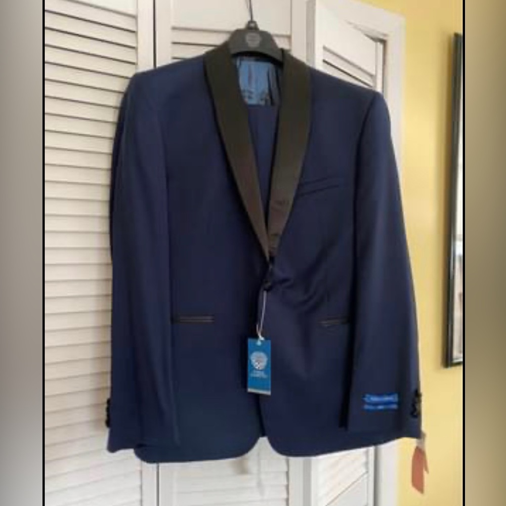 Men’s Vincent Camuto Tuxedo. Dark Blue with black satin lapels and waist band